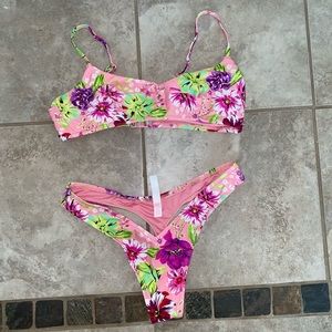 VICTORIAS SECRET: PINK FLORAL THONG BIKINI